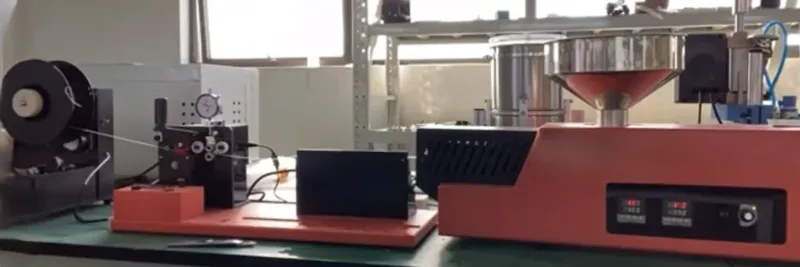 картинка Настольный аппарат для изготовления филамента для 3D-печати, модель R-4 (снят с производства) от интернет-магазина Метасила
