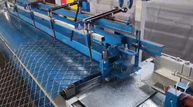 картинка Станок по производству сетки рабица (модель RZ-151) от интернет-магазина Метасила