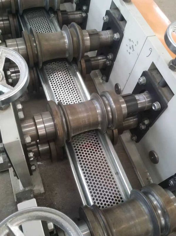 картинка Высокоскоростная линия профилирования, модель AS-35V от интернет-магазина Метасила