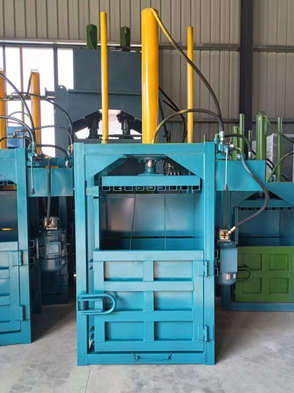 картинка Вертикальный гидравлический пресс подборщик макулатуры, модель 20 т от интернет-магазина Метасила