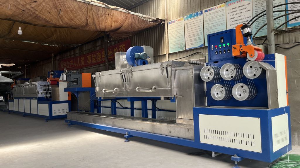 PP single screw 4 straps output production line.jpg