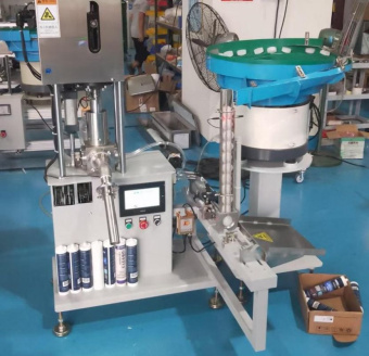 фото Полуавтоматический станок для упаковки герметика в пластиковые тубы (модель N654F) от магазина Метасила