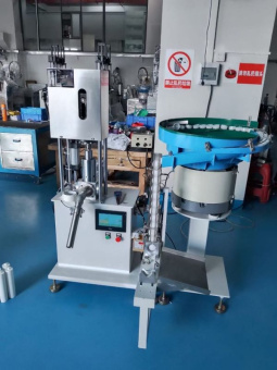 фото Полуавтоматический станок для упаковки герметика в пластиковые тубы (модель N654F) от магазина Метасила