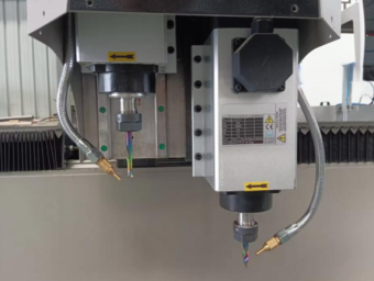 картинка Вертикальный фрезерный станок с ЧПУ для обработки алюминиевых изделий (модель LK - 36) от магазина Метасила