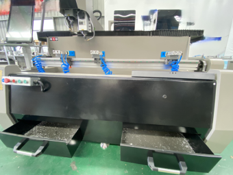 картинка Вертикальный фрезерный станок с ЧПУ для обработки алюминиевых изделий (модель LK - 36) от магазина Метасила