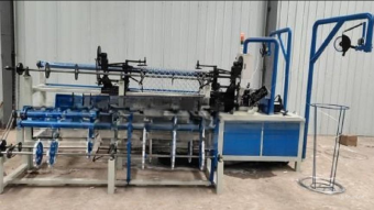 картинка Автоматический станок по производству сетки рабицы (модель RZ-123) от магазина Метасила