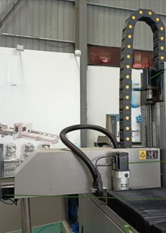 картинка Вертикальный фрезерный станок с ЧПУ для обработки алюминиевых изделий (модель LK - 36) от магазина Метасила