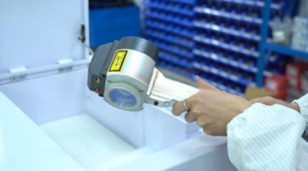 картинка Ручной лазерный очиститель с водяным охлаждением мощностью 300 Вт от магазина Метасила