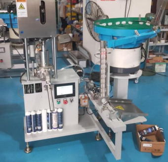 фото Полуавтоматический станок для упаковки герметика в пластиковые тубы (модель N654F) от магазина Метасила