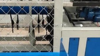 картинка Автоматический станок по производству сетки рабицы (модель RZ-123) от магазина Метасила